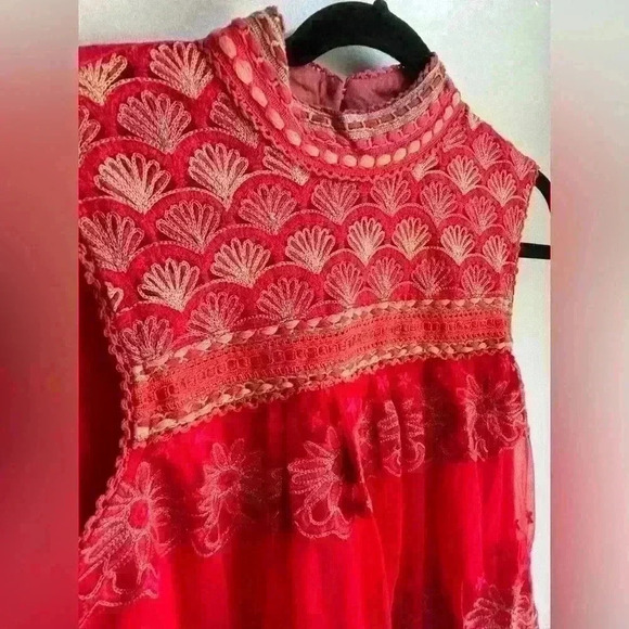Anthro Bl-nk London Red & Pink Sleeveless Scallop Embroidered Blouse Top M - Picture 2 of 5